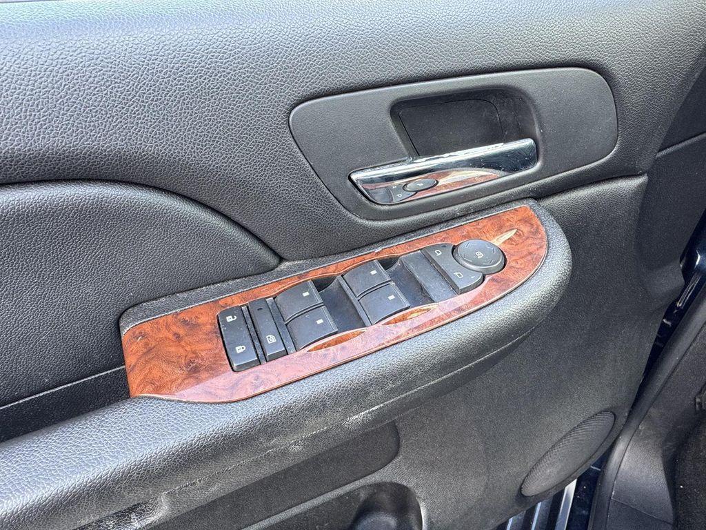 used 2008 Chevrolet Avalanche car, priced at $10,000