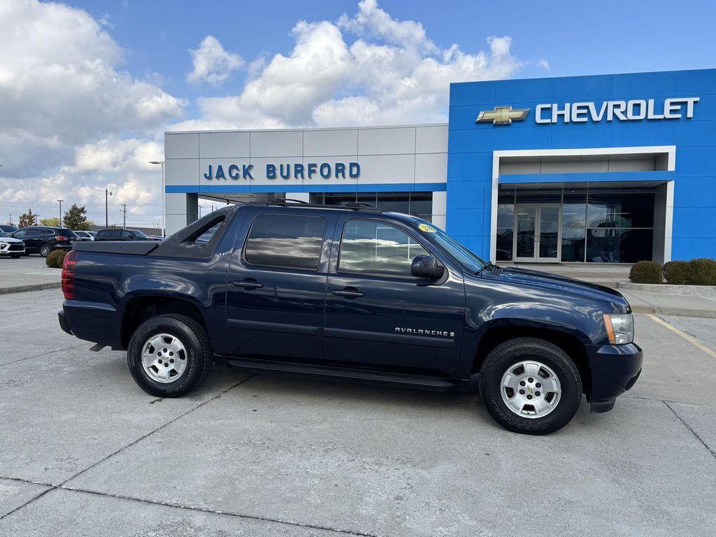 used 2008 Chevrolet Avalanche car, priced at $10,000