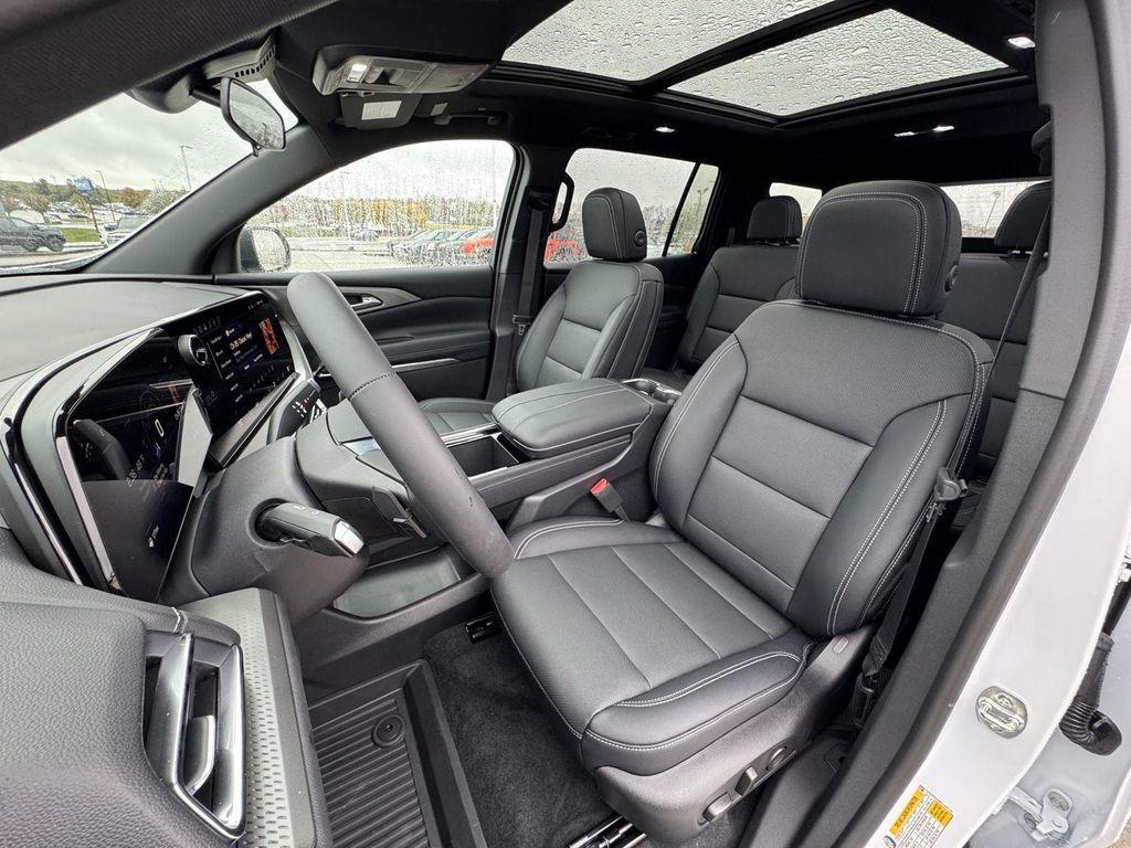 new 2026 Chevrolet Traverse car, priced at $44,426