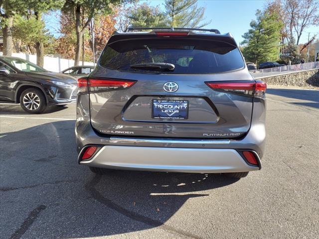 used 2021 Toyota Highlander car, priced at $38,912