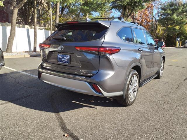 used 2021 Toyota Highlander car, priced at $38,912