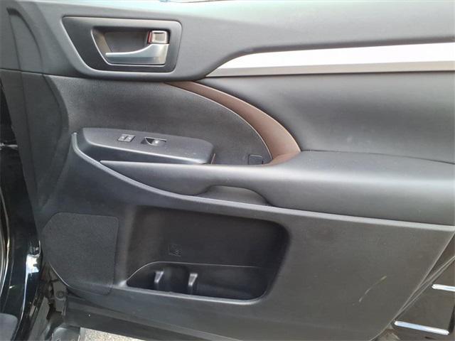 used 2019 Toyota Highlander car, priced at $25,997