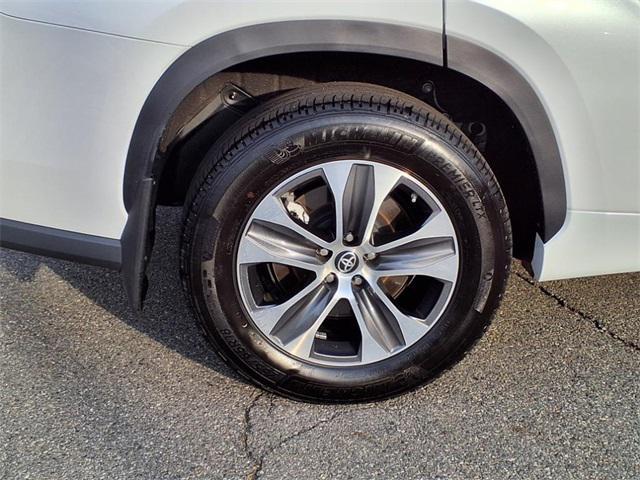 used 2024 Toyota Highlander car, priced at $44,509