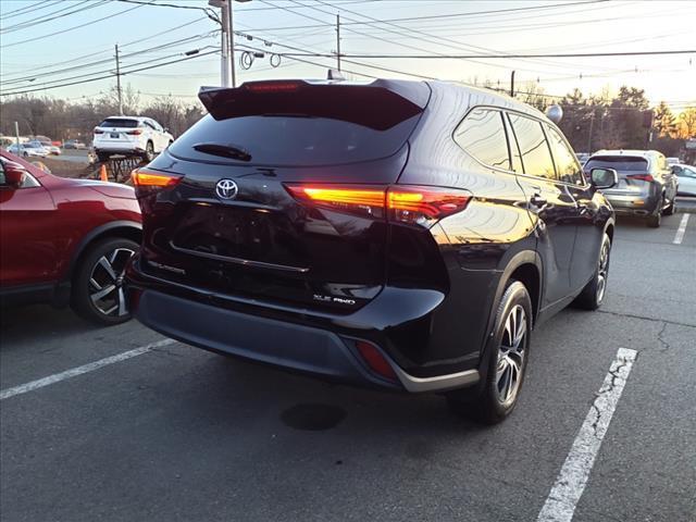 used 2022 Toyota Highlander car, priced at $35,836