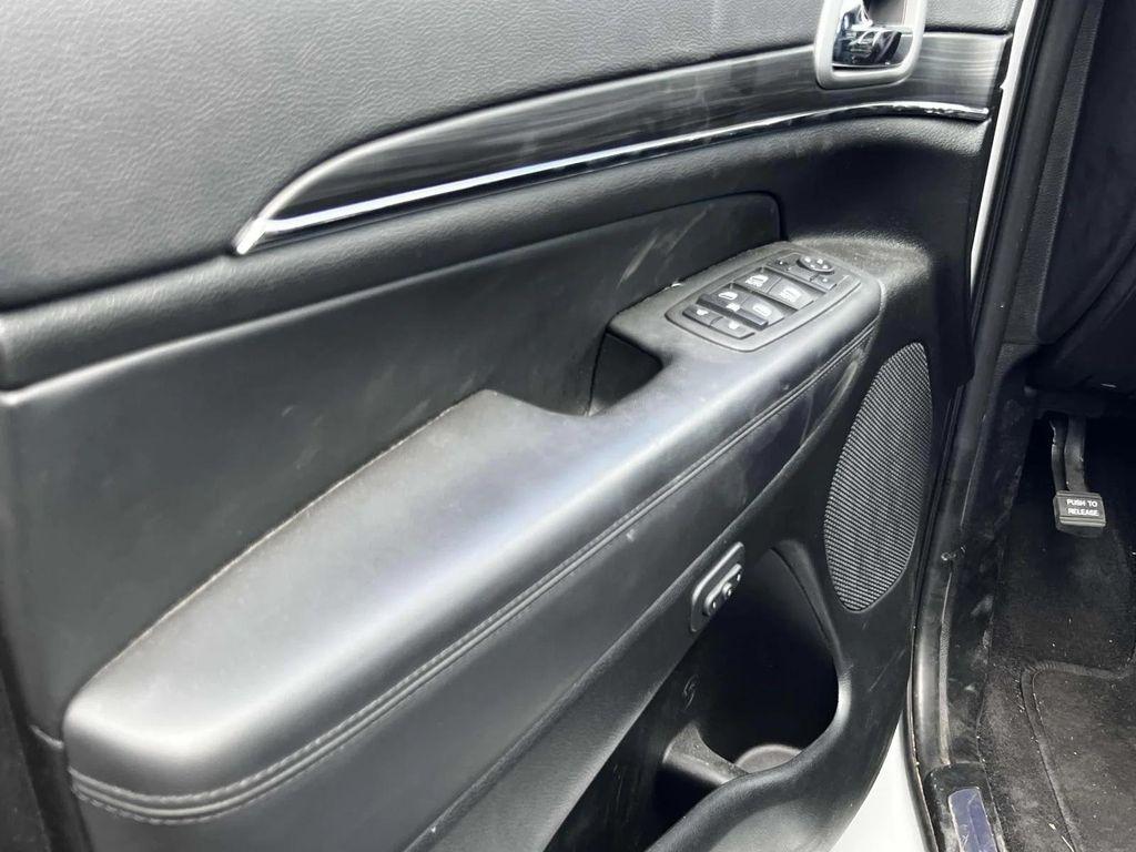 used 2022 Jeep Grand Cherokee car, priced at $31,791