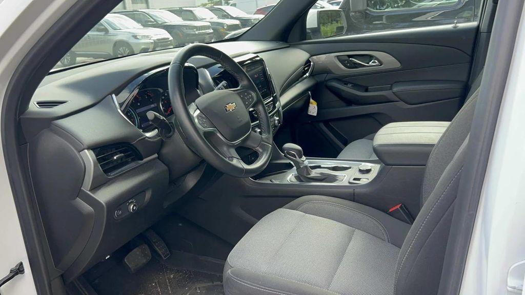 used 2023 Chevrolet Traverse car, priced at $32,891