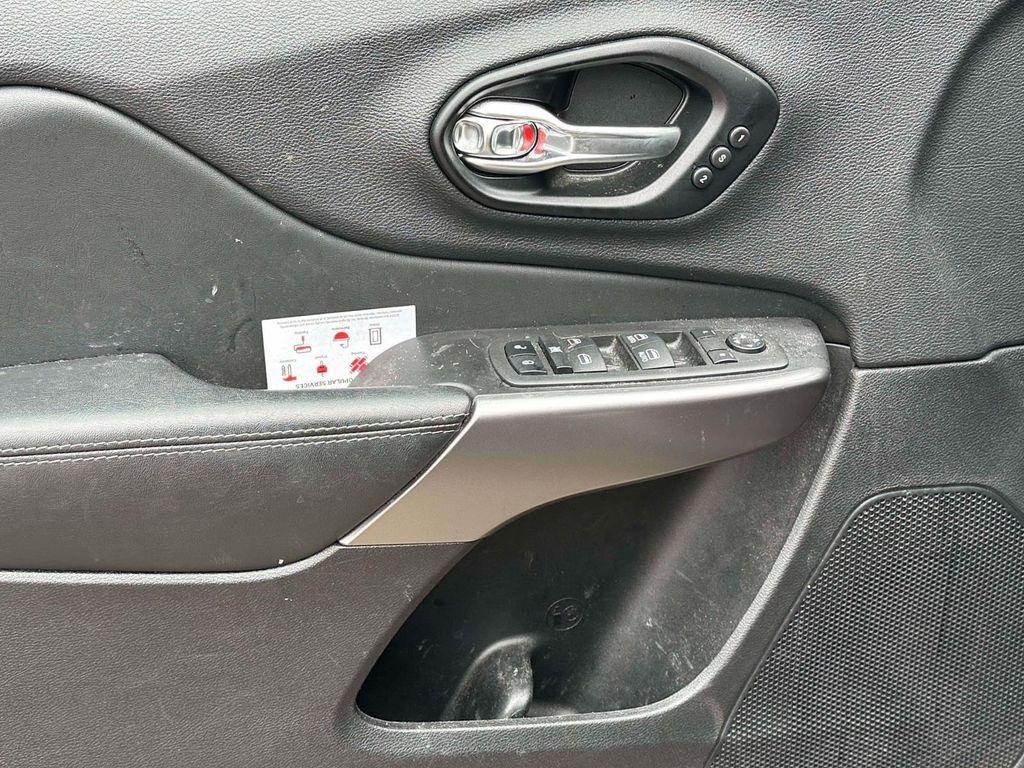 used 2022 Jeep Cherokee car, priced at $19,991