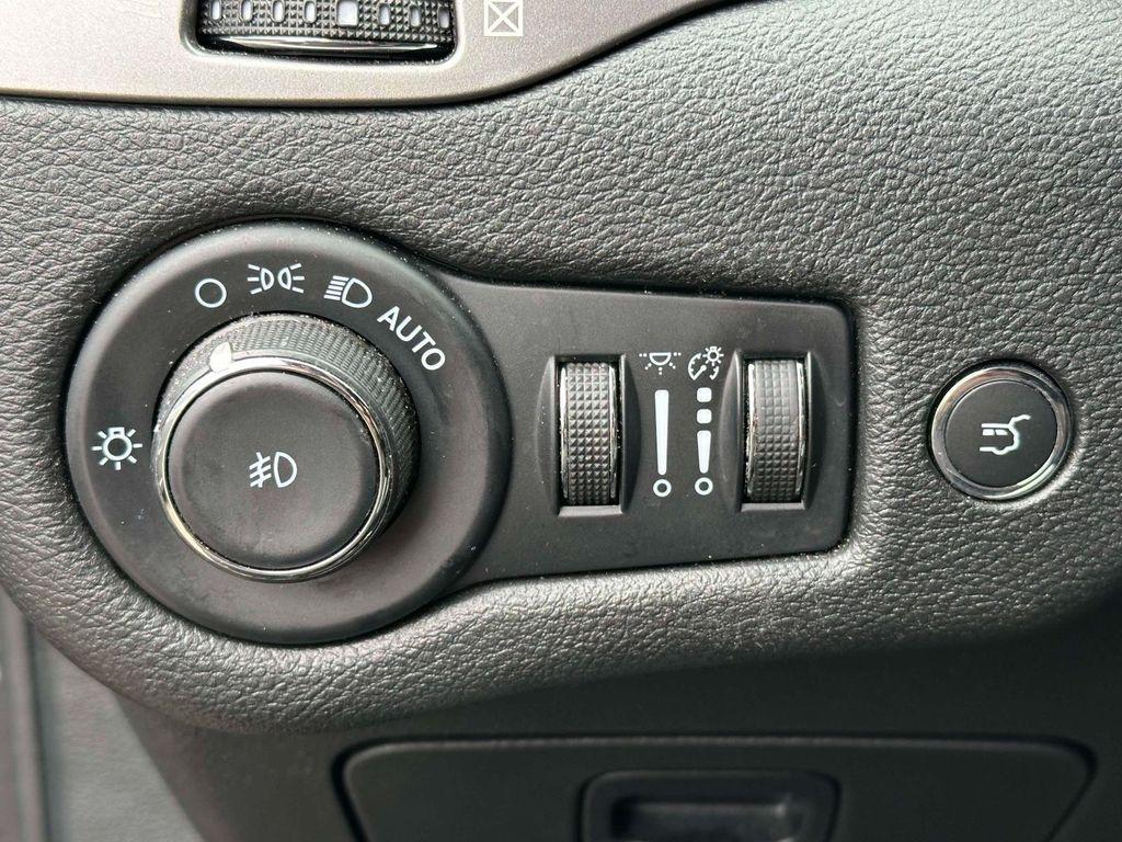 used 2022 Jeep Cherokee car, priced at $19,991