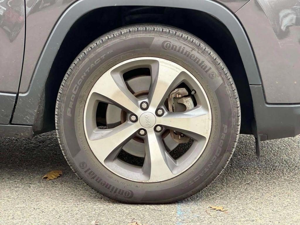 used 2022 Jeep Cherokee car, priced at $19,991