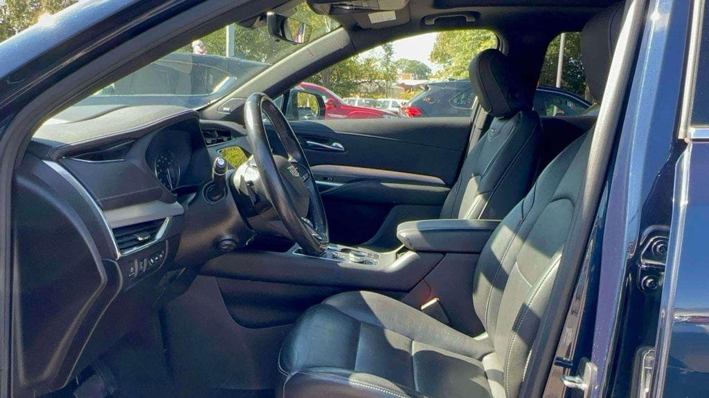 used 2021 Cadillac XT4 car, priced at $21,991