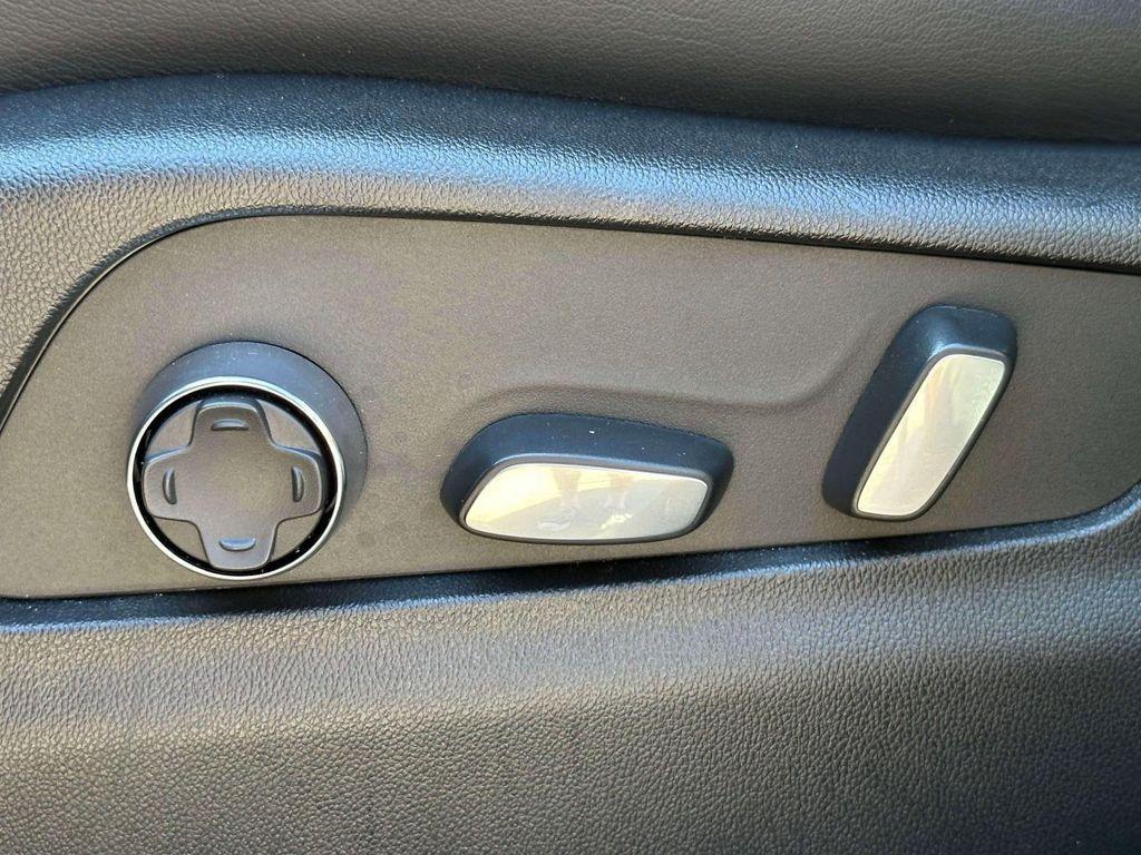 used 2024 Cadillac XT4 car, priced at $31,991