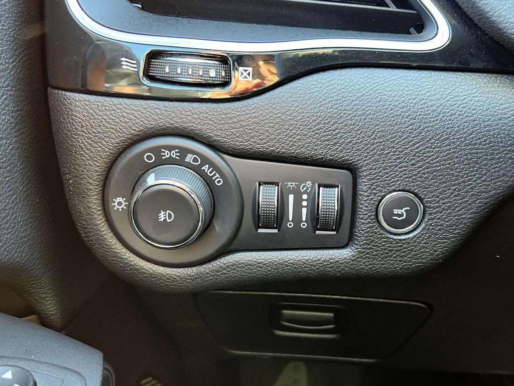 used 2023 Jeep Cherokee car, priced at $21,991