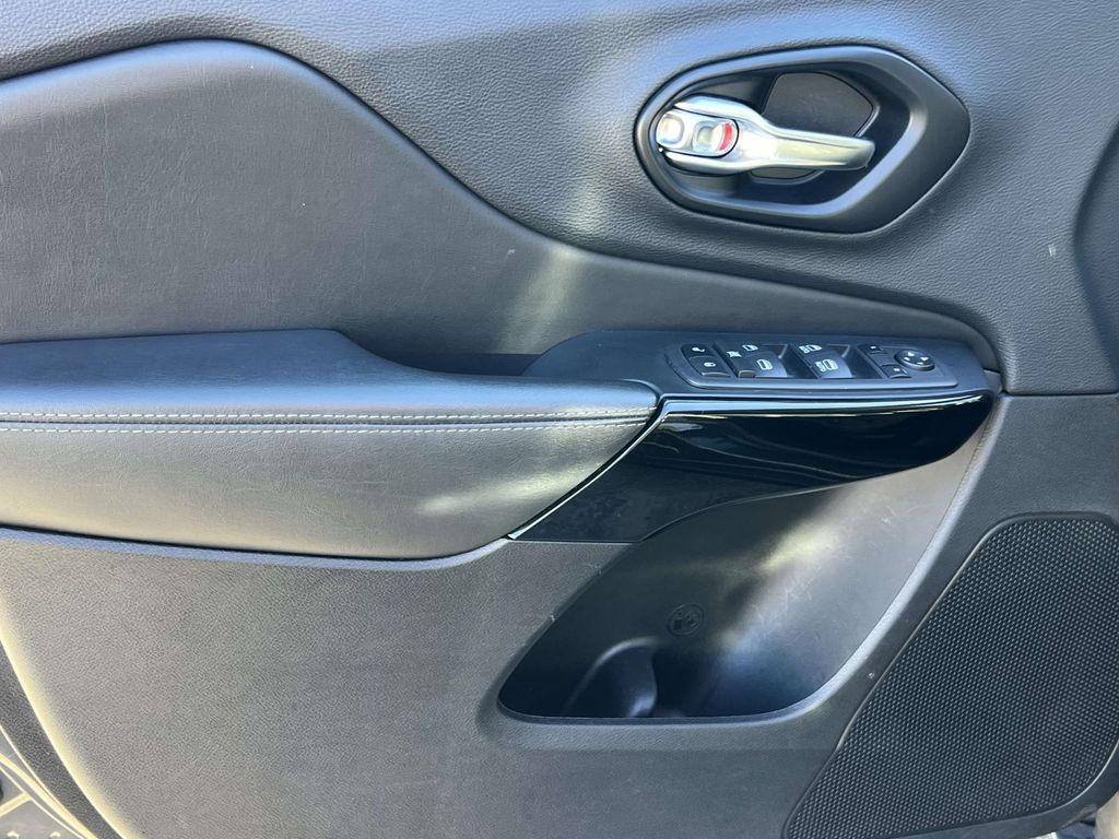 used 2023 Jeep Cherokee car, priced at $21,991