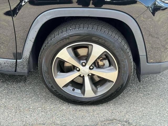 used 2020 Jeep Cherokee car, priced at $20,991