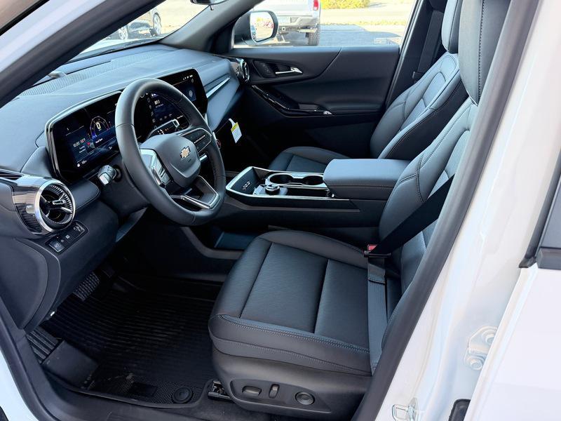 new 2026 Chevrolet Equinox car, priced at $32,560