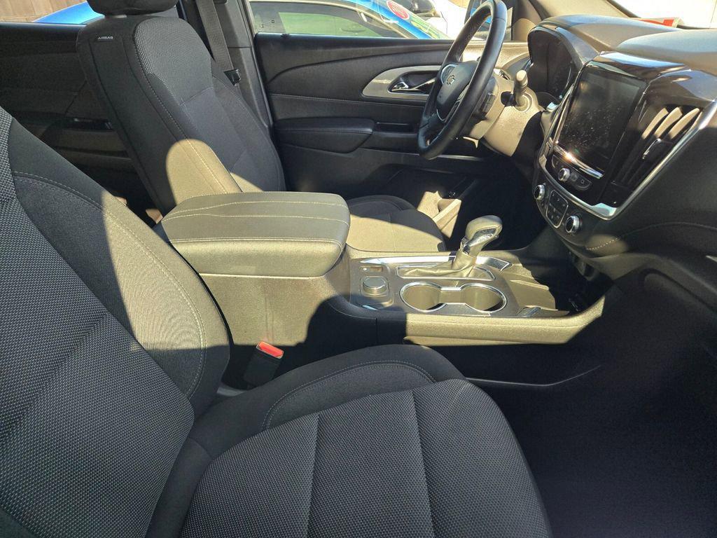 used 2023 Chevrolet Traverse car, priced at $27,848