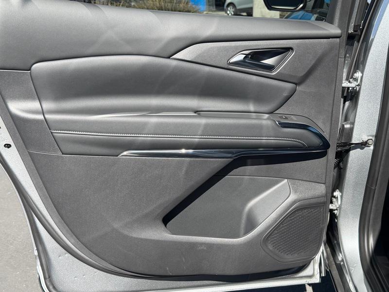 new 2026 Chevrolet Traverse car, priced at $43,655