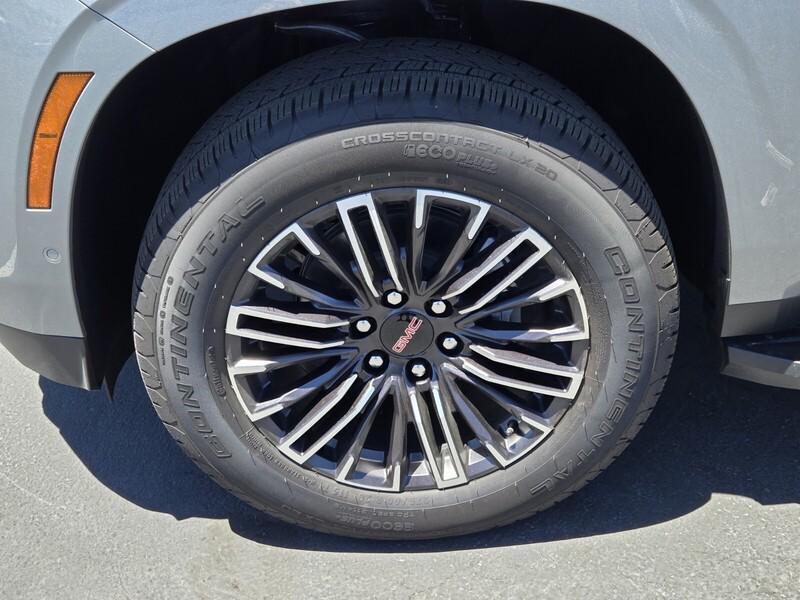 new 2025 GMC Yukon XL car, priced at $68,945