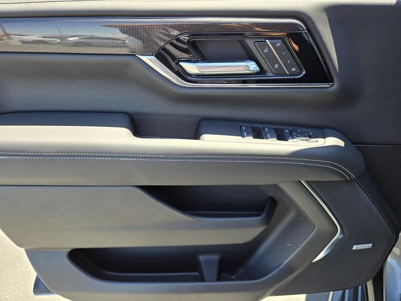 new 2025 GMC Yukon XL car, priced at $68,945