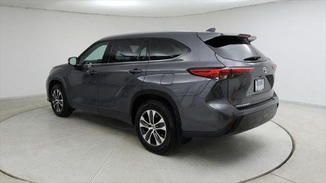 used 2022 Toyota Highlander car, priced at $29,988