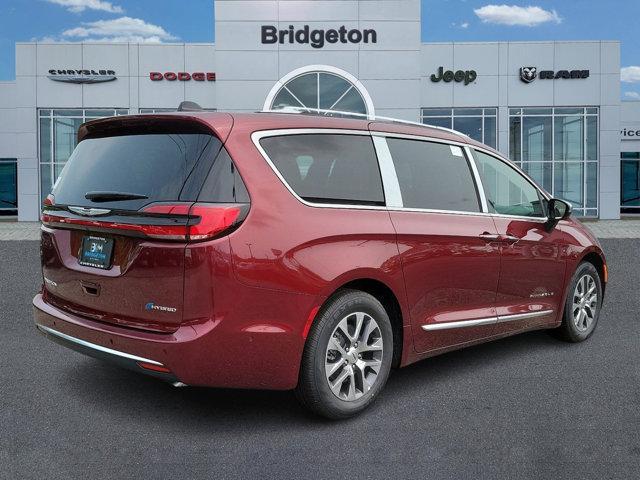 new 2023 Chrysler Pacifica car, priced at $58,785