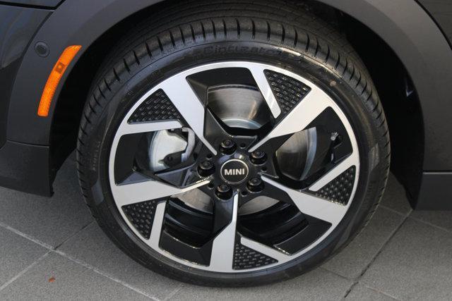 new 2025 MINI Hardtop car, priced at $37,475