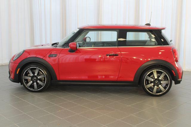 used 2024 MINI Hardtop car, priced at $33,498