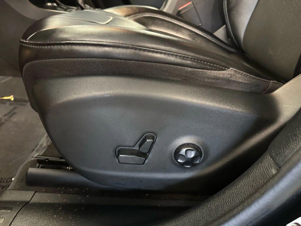 used 2020 Jeep Cherokee car, priced at $15,995