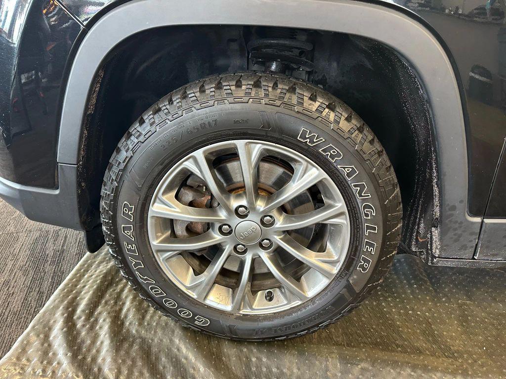 used 2020 Jeep Cherokee car, priced at $15,995