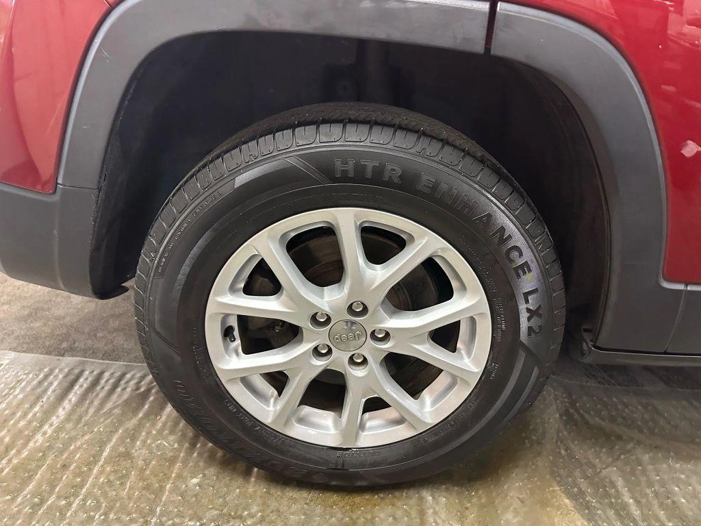 used 2015 Jeep Cherokee car, priced at $9,995