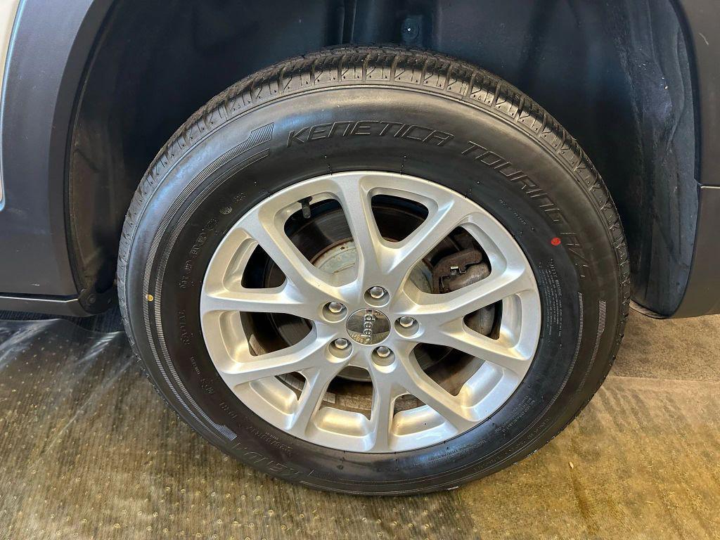 used 2015 Jeep Cherokee car, priced at $11,900