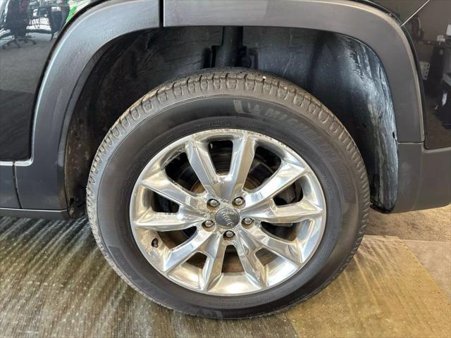used 2014 Jeep Cherokee car, priced at $10,900