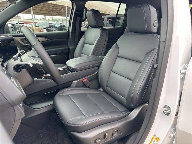 new 2025 Chevrolet Traverse car, priced at $50,915