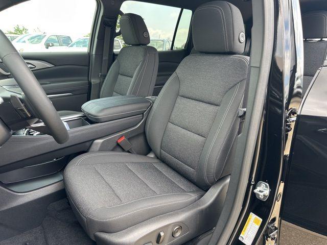 new 2025 Chevrolet Traverse car, priced at $42,650