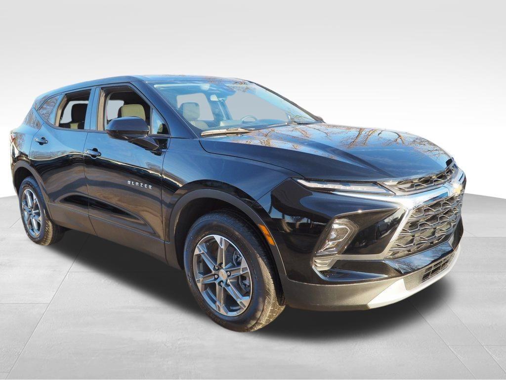 new 2025 Chevrolet Blazer car, priced at $32,295