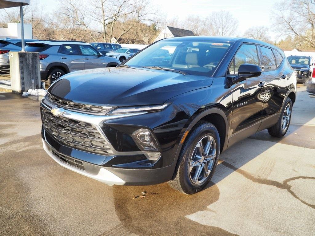 new 2025 Chevrolet Blazer car, priced at $32,295