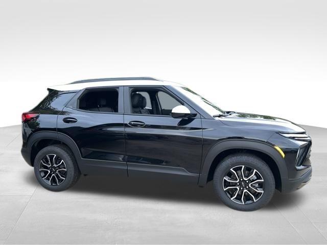 new 2025 Chevrolet TrailBlazer car, priced at $32,180