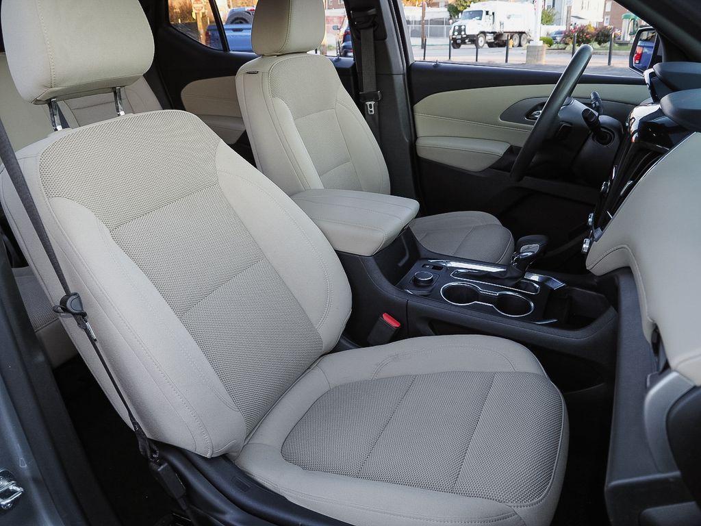 used 2023 Chevrolet Traverse car, priced at $28,615