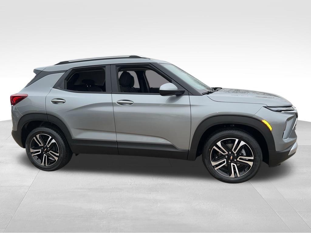 new 2025 Chevrolet TrailBlazer car, priced at $27,465