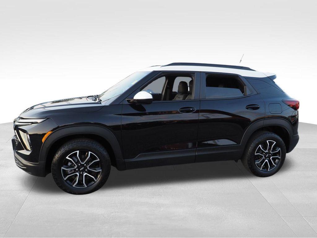 used 2024 Chevrolet TrailBlazer car, priced at $25,884