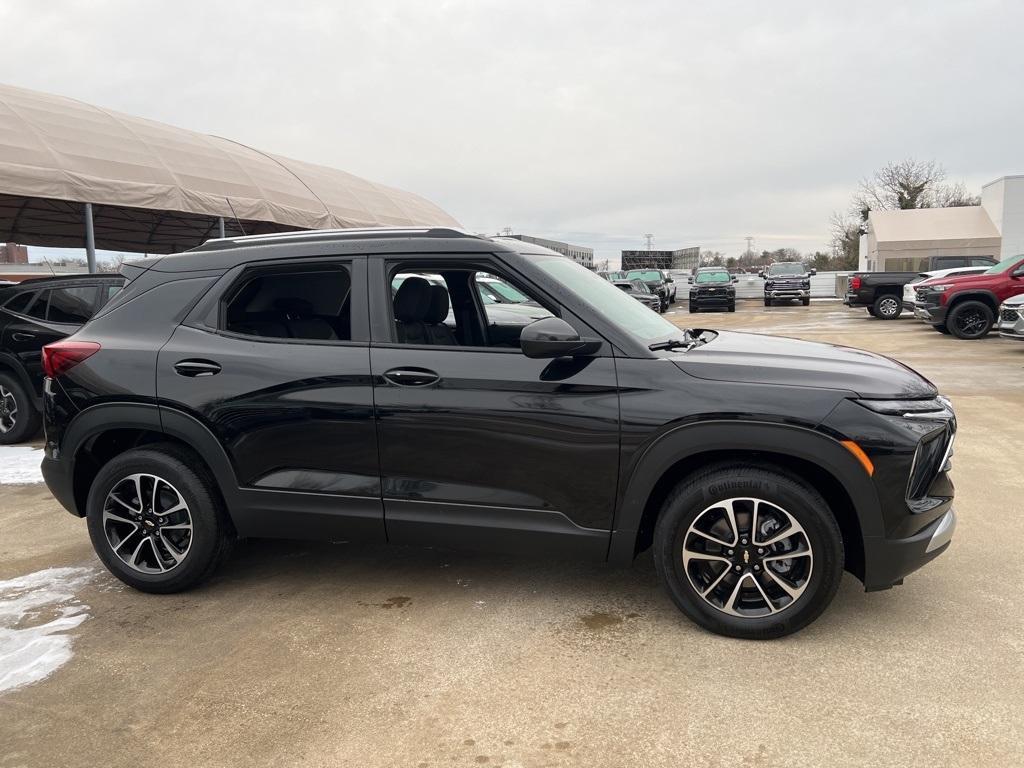 new 2025 Chevrolet TrailBlazer car, priced at $28,465