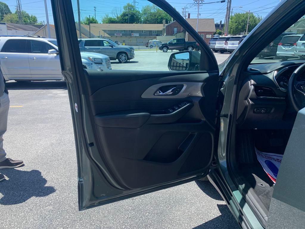 used 2022 Chevrolet Traverse car, priced at $33,037