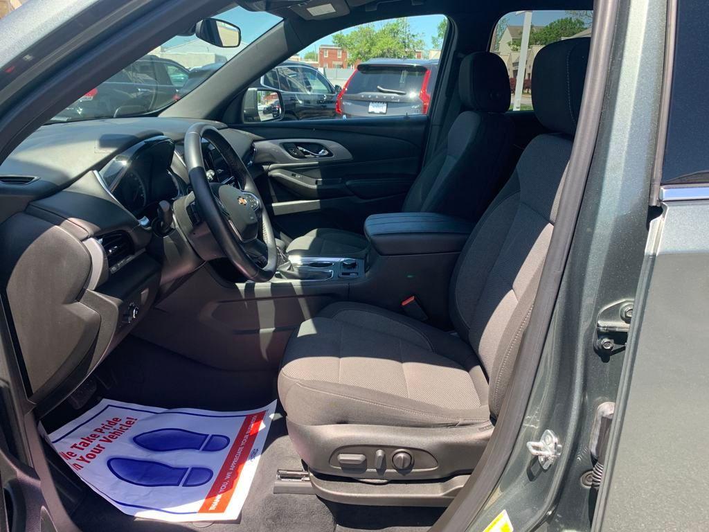 used 2022 Chevrolet Traverse car, priced at $33,037