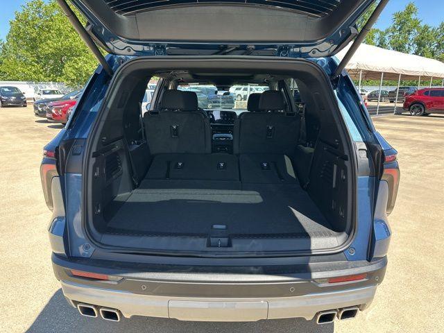 new 2025 Chevrolet Traverse car, priced at $45,695