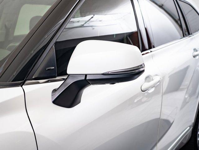 used 2022 Toyota Highlander Hybrid car, priced at $39,598