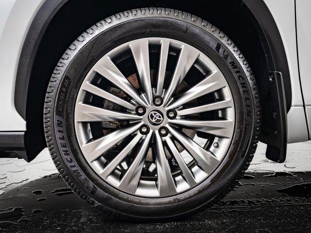 used 2022 Toyota Highlander Hybrid car, priced at $39,598