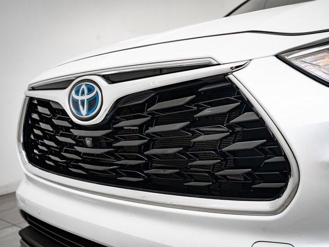 used 2022 Toyota Highlander Hybrid car, priced at $39,598