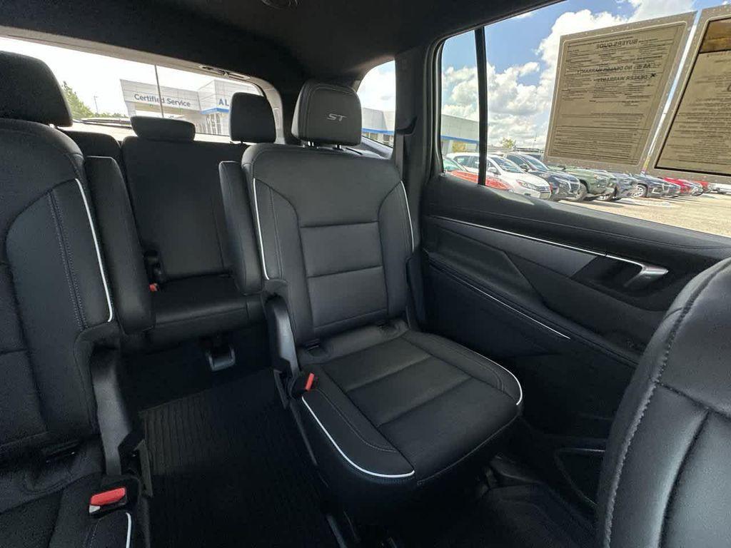 used 2025 Buick Enclave car, priced at $43,232
