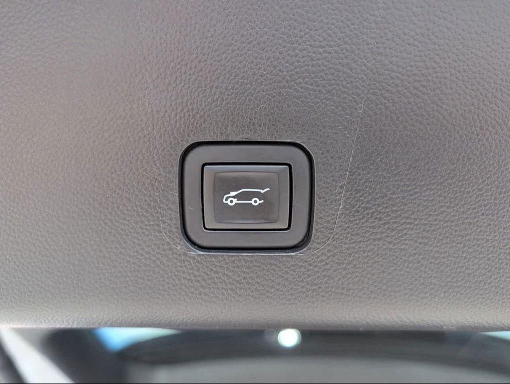 used 2021 Chevrolet Traverse car, priced at $26,993