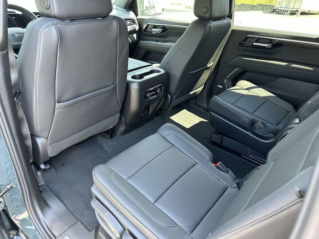 new 2025 Chevrolet Suburban car, priced at $77,272